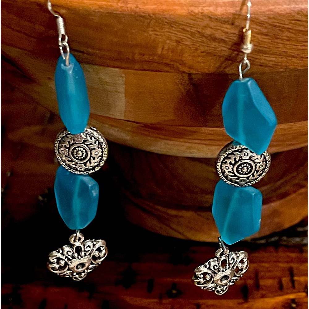 GORGEOUS HANDCRAFTED MURANO GLASS WITH STERLING SILVER & HEART CHARM EARRINGS